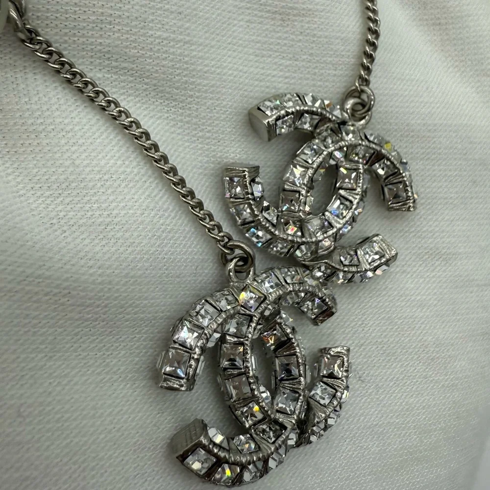 ❌SOLD❌Authentic Chanel silver princess square crystal large CC dangle earrings - Picture 9 of 13